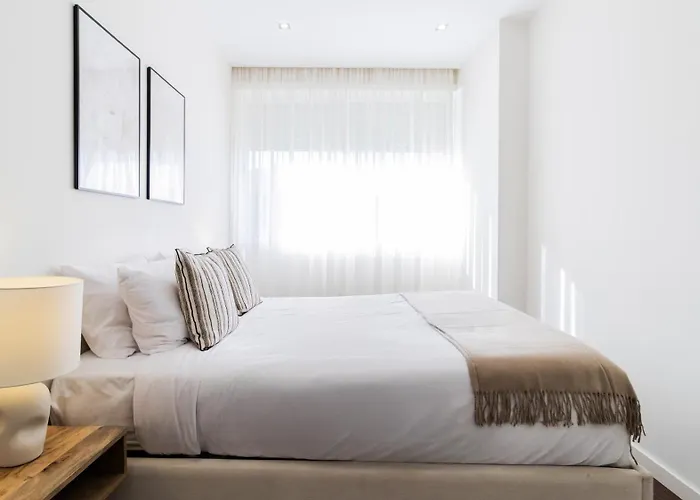 2br Wonder In The Center By Lovelystay דירה