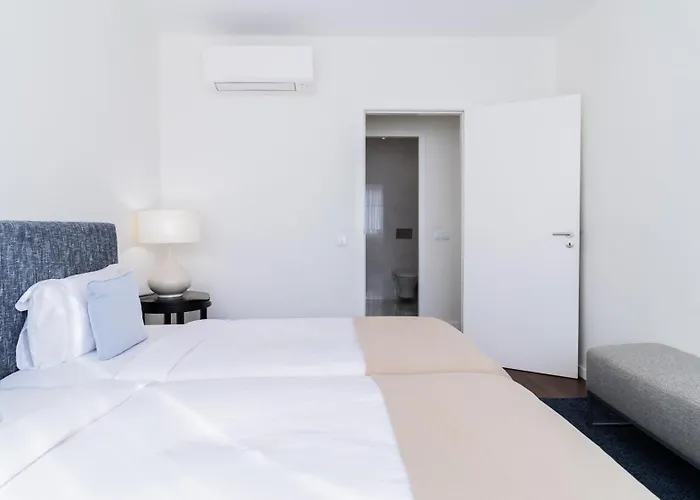 דירה 2br Wonder In The Center By Lovelystay